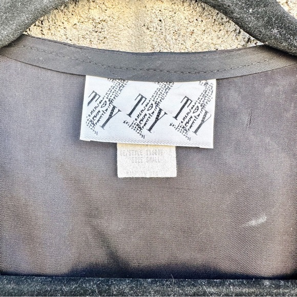 ❤️🔥SOLD❤️🔥Small Vintage Dark Floral Formal Vest - Picture 3 of 5